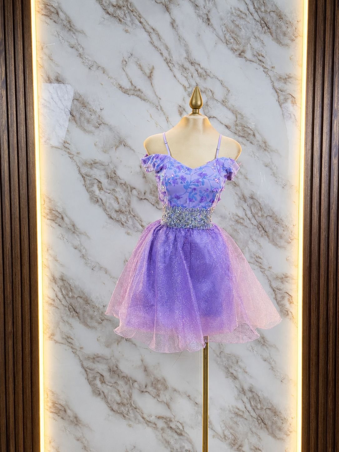 VESTIDO DE FIESTA LILA PRINCESA CON AJUSTE DE BRILLOS - Image 7